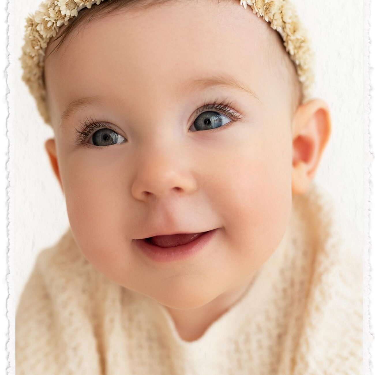 Packagesandprice-smallbaby- -gallery-smallbabygirlsmilling-portraitshot